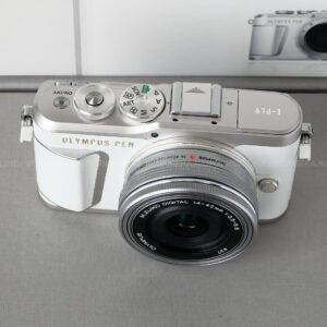 ( Used!! ) Olympus PEN E-PL9 White + Olympus ED 14-42 F3.5-5.6 EZ
